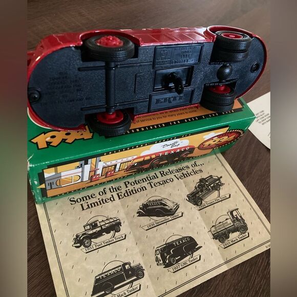 TEXACO 1934 Diamond T Tanker Locking Coin Bank w/ Key Cast Metal Collectors - Picture 4 of 8